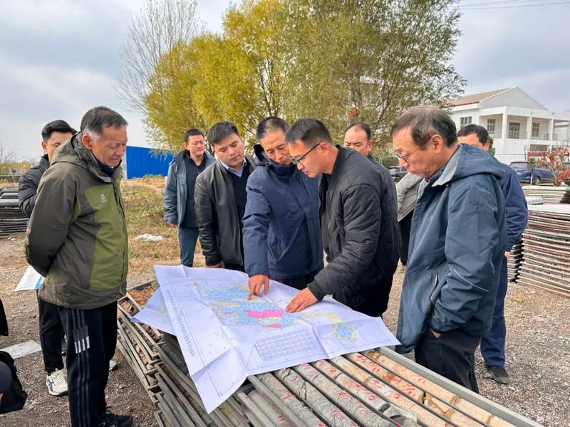 1979556582238584832.jpg 25083247qt3u.jpg