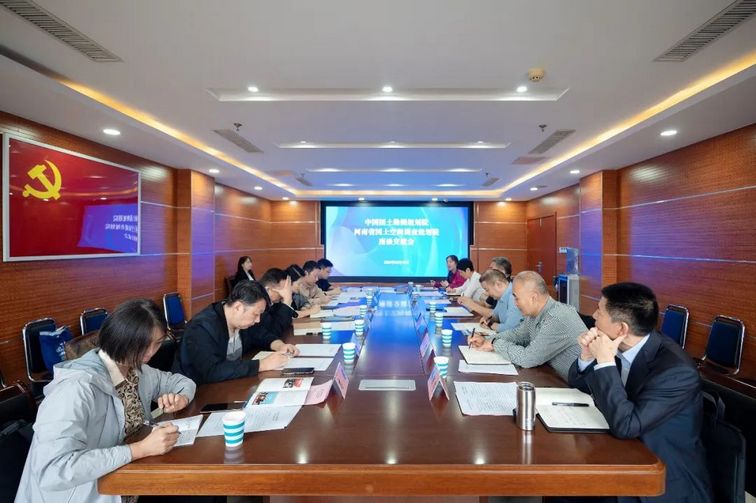 1979569684535443456.jpg 171747322vi8.jpg