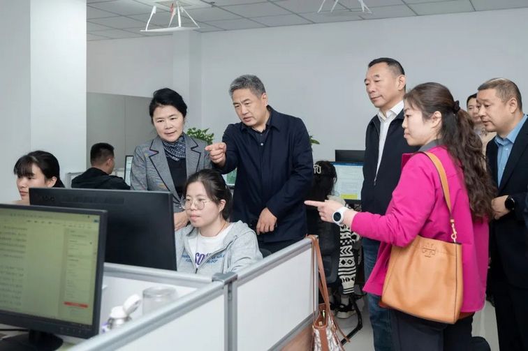 1979569877137883136.jpg 17174932lov7.jpg