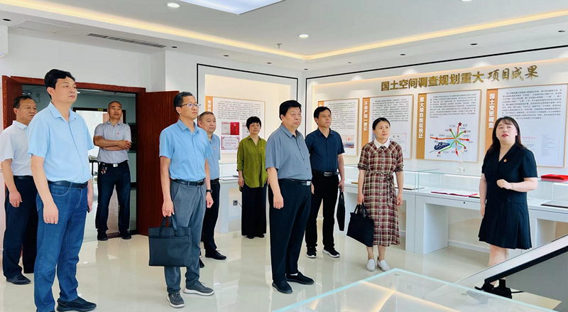 1979746680955662336.jpg 11100811r404.jpg